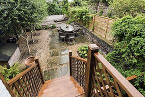 Chic Wandsworth Home With Patio