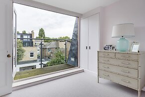 Chic Wandsworth Home With Patio