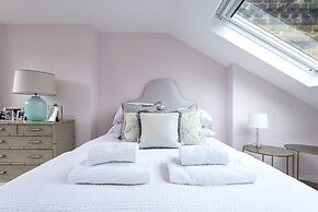 Chic Wandsworth Home With Patio