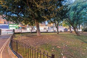 Comfortable Home in Wandsworth by Underthedoormat