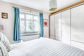 Comfortable Home in Wandsworth by Underthedoormat
