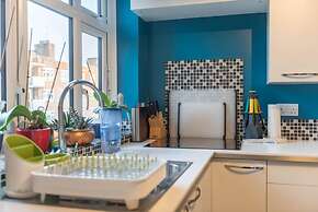 Comfortable Home in Wandsworth by Underthedoormat