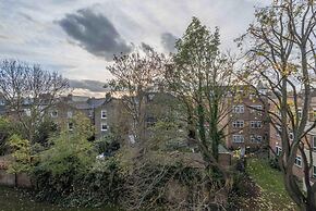 Comfortable Home in Wandsworth by Underthedoormat