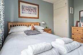 Comfortable Home in Wandsworth by Underthedoormat