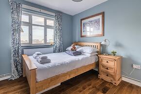 Comfortable Home in Wandsworth by Underthedoormat