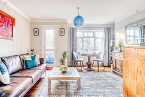 Comfortable Home in Wandsworth by Underthedoormat