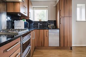 Panoramic Docklands Home With Waterfront Views by Underthedoormat