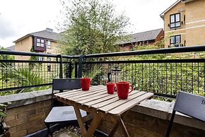 Panoramic Docklands Home With Waterfront Views by Underthedoormat