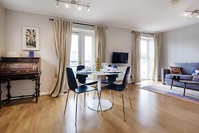 Panoramic Docklands Home With Waterfront Views by Underthedoormat