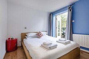 Panoramic Docklands Home With Waterfront Views by Underthedoormat