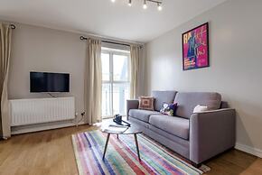 Panoramic Docklands Home With Waterfront Views by Underthedoormat