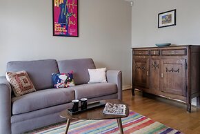 Panoramic Docklands Home With Waterfront Views by Underthedoormat