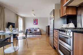 Panoramic Docklands Home With Waterfront Views by Underthedoormat