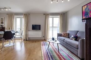 Panoramic Docklands Home With Waterfront Views by Underthedoormat