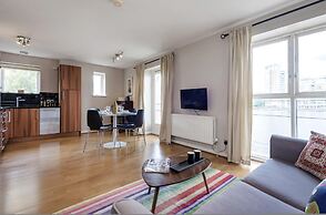 Panoramic Docklands Home With Waterfront Views by Underthedoormat