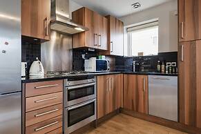 Panoramic Docklands Home With Waterfront Views by Underthedoormat