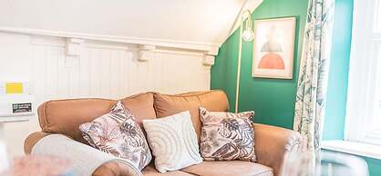 24hr Check-in Pet-friendly Apartment Fast Wifi