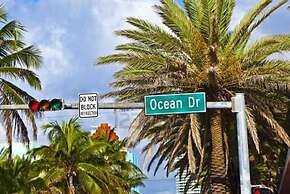 Best Deal 2BR Modern Beachfront Ocean Drive Wifi