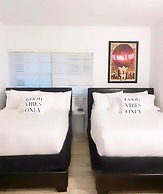 Best Deal 2BR Modern Beachfront Ocean Drive Wifi