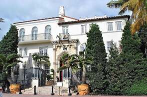 Best Deal 2BR Modern Beachfront Ocean Drive Wifi