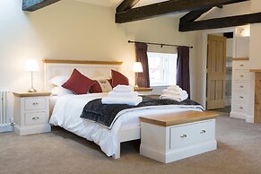 Characterful Couples Getaway in a Country Estate