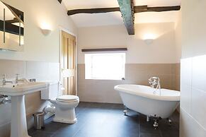 Characterful Couples Getaway in a Country Estate