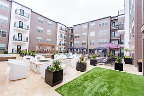 St Louis Sleek 2BD 2BA Forest Park Apartment