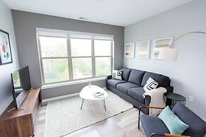 St Louis Sleek 2BD 2BA Forest Park Apartment