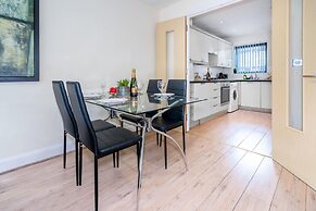 Modern Townhouse Close to Birmingham City Centre