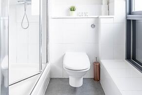 Modern Townhouse Close to Birmingham City Centre