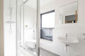 Modern Townhouse Close to Birmingham City Centre