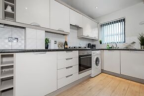 Modern Townhouse Close to Birmingham City Centre