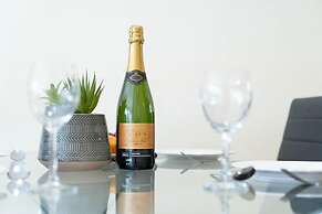 Modern Townhouse Close to Birmingham City Centre