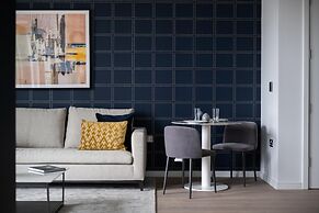 Stylish Studio Apartment With River Views in London s Bustling Docklan