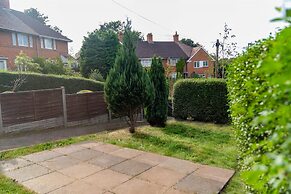 Four Bedroom House With Garden and Parking in West Midlands