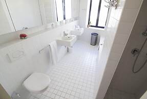 Brussels - Louise Stephanie IV D