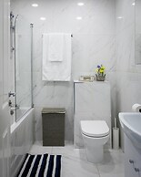 Designer 2-bed 2-bath Apartment With a Garden