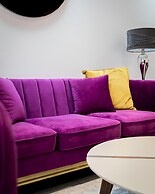 Designer 2-bed 2-bath Apartment With a Garden