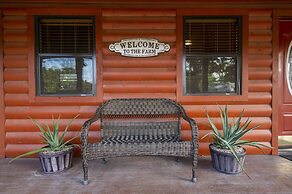 Cabin 1 Rental 15 Minutes From Magnolia and Baylor