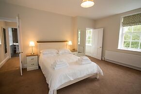 Spacious 2 Bedroom Apartment in Netherby Hall