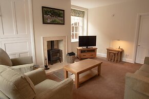 Spacious 2 Bedroom Apartment in Netherby Hall