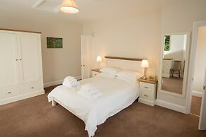 Spacious 2 Bedroom Apartment in Netherby Hall