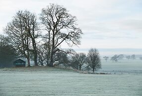 Spacious 2 Bedroom Apartment in Netherby Hall