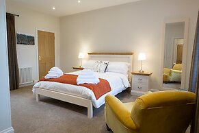 Stylish Apartment With Magnificent Views of The Netherby Estate