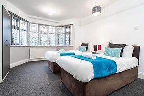 Family Home With Garden in Prime Birmingham Location