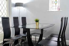 Family Home With Garden in Prime Birmingham Location