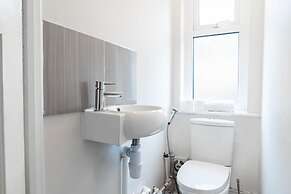 Family Home With Garden in Prime Birmingham Location