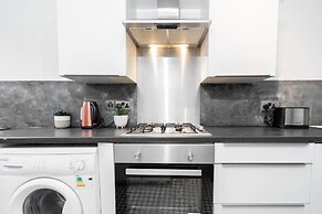 Family Home With Garden in Prime Birmingham Location