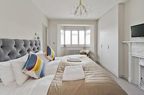Wonderful Family Home With Garden Near Twickenham by Underthedoormat