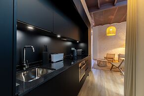 Triana Acacias by Valcambre